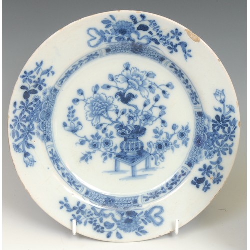 109 - An 18th century Delft circular plate, painted in the chinoiserie taste with a figure in a Chinese ga... 