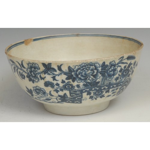 148 - English Porcelain - a Worcester circular bowl, transfer printed with the Fence pattern, 16cm diamete... 