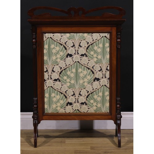 1556 - An Art Nouveau mahogany fire screen, shaped cresting pierced with stylised flowers on whiplash stems... 