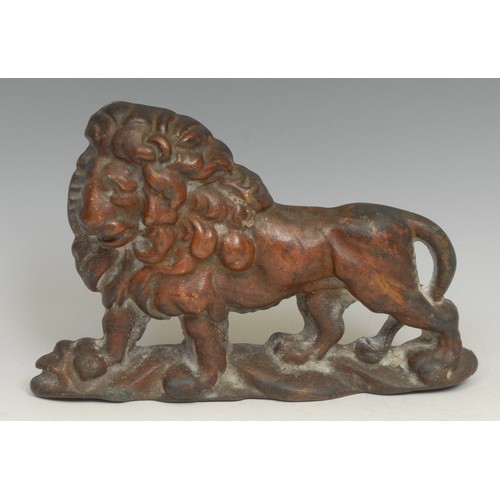 1271 - A 19th century bronze door stop, cast as a lion, 22cm long