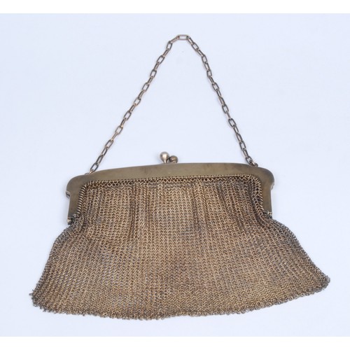 757 - An early 20th century Continental silver mesh evening purse, 13.5cm wide, c.1910, 130g