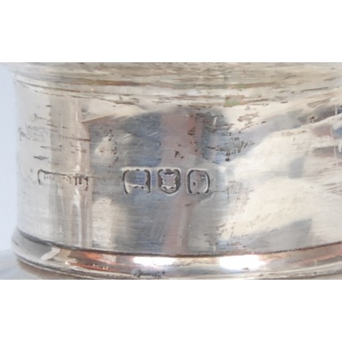 612 - A George V silver mounted ovoid secent bottle, hinged cover engine turned in bands, enclosing a stop... 