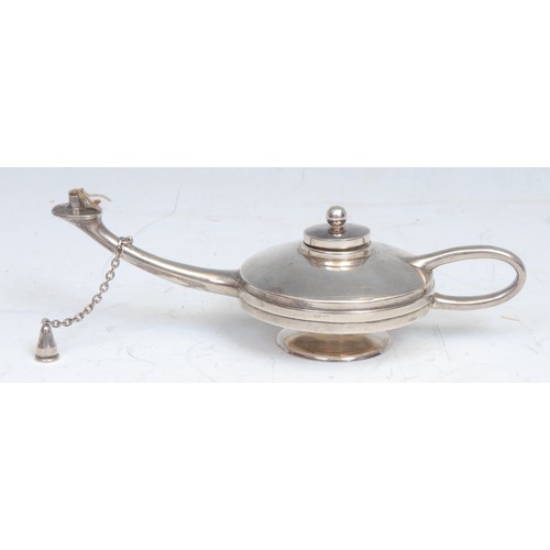 694 - A Spanish silver novelty table cigar lighter, as a Classical lamp, 17.5cm long, 72g