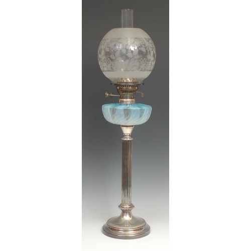 518 - A late Victorian/Edwardian E.P.N.S table lamp, etched globular shade, blue vaseline glass reservoir,... 