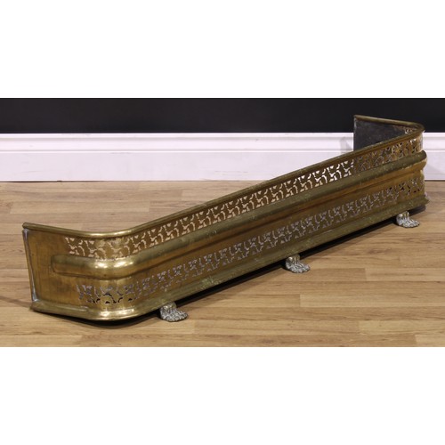 1467 - A Regency pierced brass fire curb or fender, paw feet, 20.5cm high, 115cm wide, 32cm deep, c.1820