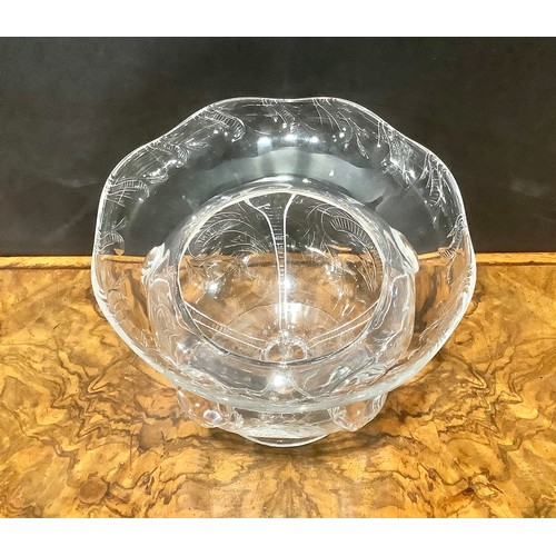 58 - An Art Nouveau period glass pedestal rose bowl, 22.5cm diam, c.1900