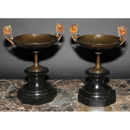 2086 - A pair of 19th century parcel-gilt and brown patinated bronze tazzas, in the Grand Tour taste, each ... 