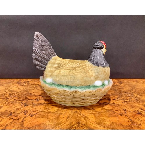 2191 - A Vallerysthal pressed glass novelty egg box and cover, as a chicken on a nest, 19cm long