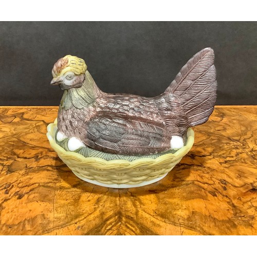 2190 - A Vallerysthal pressed glass novelty egg box and cover, as a chicken on a nest, 17cm long