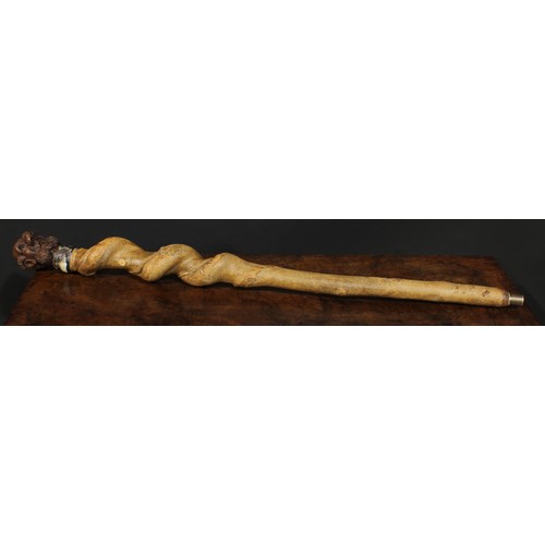 2219 - A Stan Randall walking stick, the handle carved as an elderly gentleman, horn shirt collar, spiralle... 