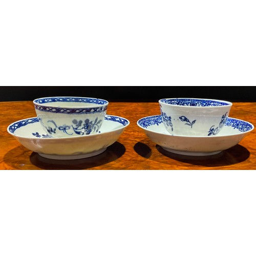 176 - A Liverpool Barbed Chain and Daisy Spray pattern tea bowl and saucer, decorated in underglaze blue, ... 