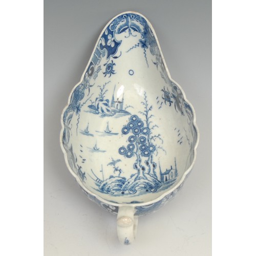 200 - A Worcester Donut Tree pattern sauce boat, decorated in underglaze blue with stylised trees and foli... 