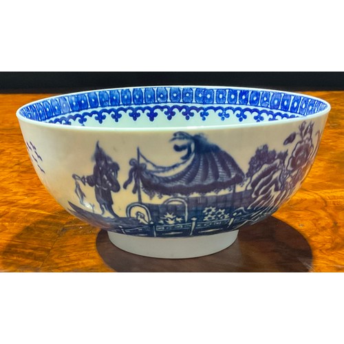 204 - A Worcester Fisherman pattern bowl, decorated in underglaze blue, cell border, 15cm diameter, cresce... 