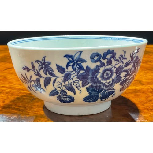 204 - A Worcester Fisherman pattern bowl, decorated in underglaze blue, cell border, 15cm diameter, cresce... 