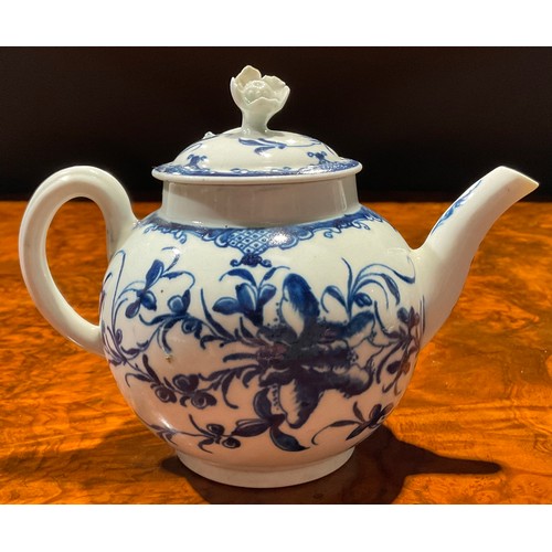 207 - A Worcester Mansfield pattern teapot and cover, of small proportions, decorated in underglaze blue, ... 