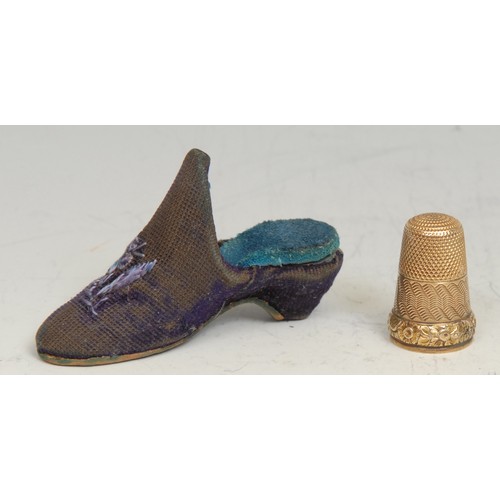 1236 - Sewing - a 19th century gold coloured metal thimble, engine turned and chased with flowers and leafy... 