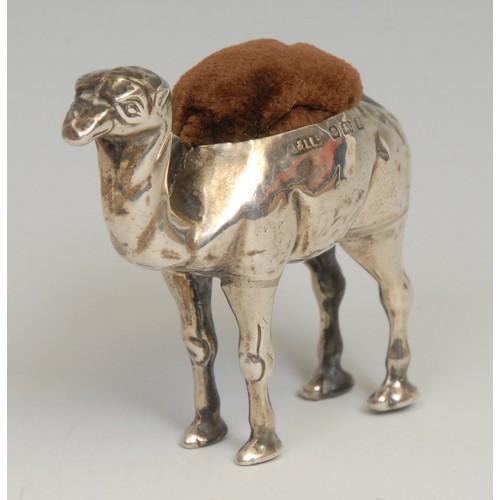 783 - An Edwardian silver novelty pin cushion, as a camel, 6.5cm long, Adie & Lovekin Ltd, Birmingham 1908