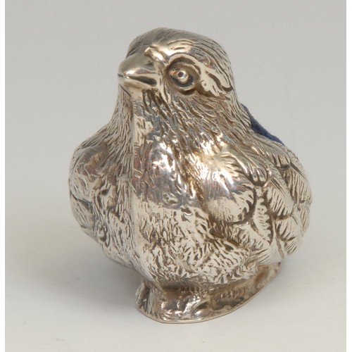 784 - An Edwardian silver novelty pin cushion, as a chick, 4cm high, Sampson Mordan & Co, Sheffield 1905