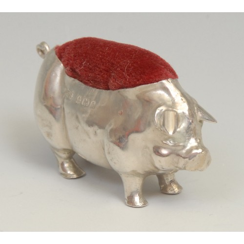 790 - An Edwardian silver novelty pin cushion, as a pig, 5.5cm long, Levi & Salaman, Birmingham 1904