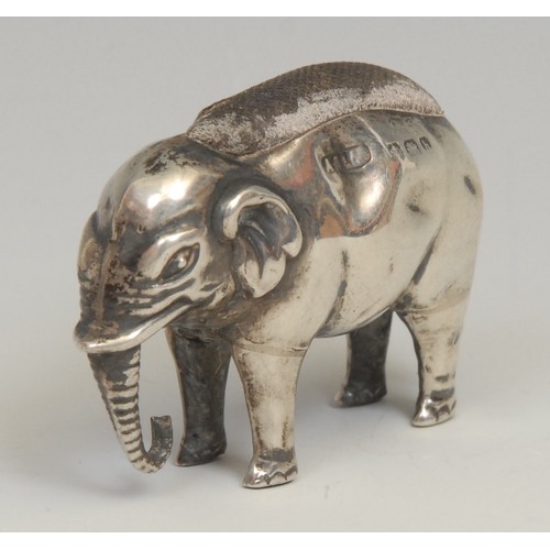 796 - An Edwardian silver novelty pin cushion, as an elephant, 5cm long, Adie & Lovekin Ltd, Birmingham 19... 