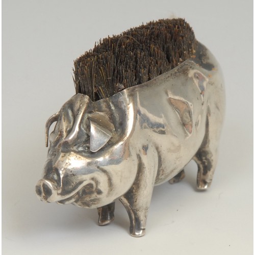 782 - An Edwardian silver novelty pen wipe, as a pig, 7cm long, Birmingham 1907