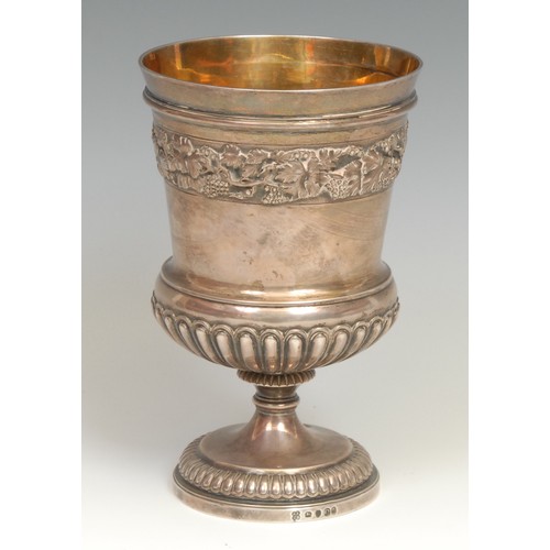 601 - A George IV silver half-fluted campana wine goblet, cast and applied with a band of fruiting vine, d... 