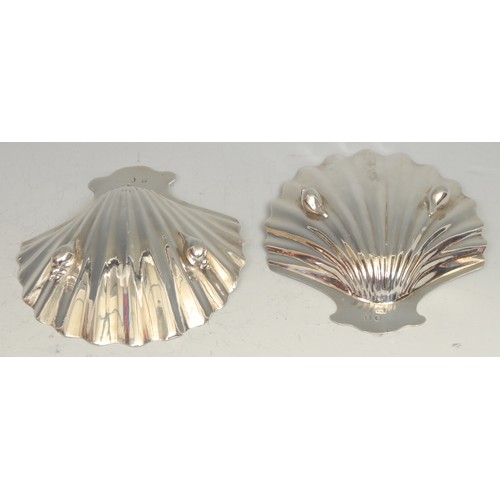 667 - A pair of George III Irish silver butter shells, 11cm wide, Richard Sawyer, Dublin, c.1810, 136g