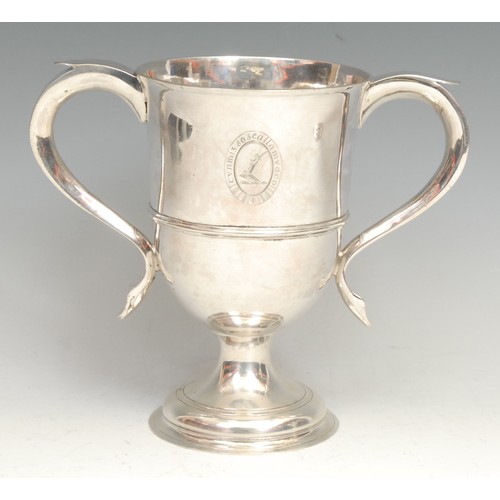 832 - Hester Bateman - a George III silver bell shaped loving cup, centre girdle, scroll-capped handle, do... 