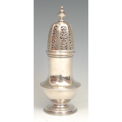 570 - A George II silver baluster sugar caster, of substantial gauge and in the manner of Paul de Lamerie,... 