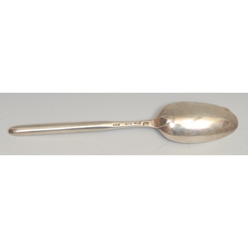 494 - A George II silver marrow spoon, scoop terminal, 22.5cm long, James Tookey, London 1757

Provenance:... 