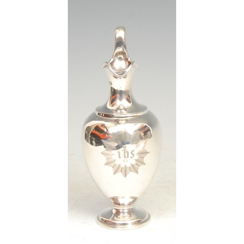 698 - A Victorian ecclesiastical silver travelling communion flagon, 11.5cm high, Richards & Brown, London... 