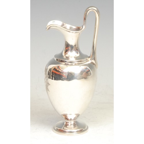 698 - A Victorian ecclesiastical silver travelling communion flagon, 11.5cm high, Richards & Brown, London... 