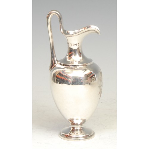 698 - A Victorian ecclesiastical silver travelling communion flagon, 11.5cm high, Richards & Brown, London... 