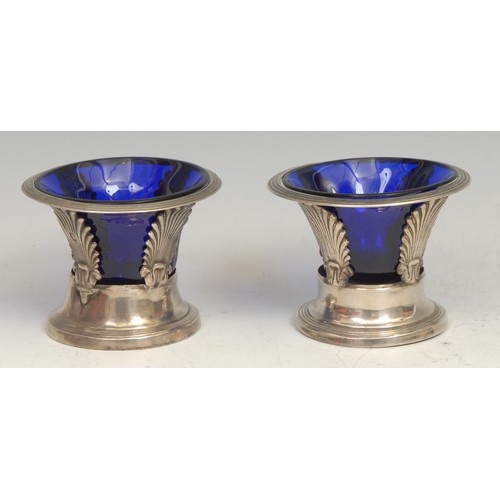 665 - A pair of French silver salts, chased with acanthus, reeded borders, 8cm diam, early 19th century