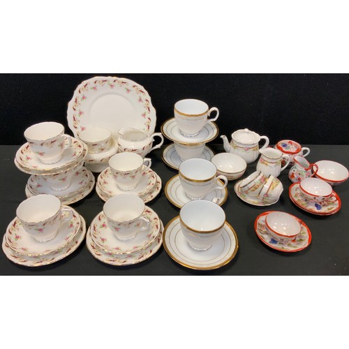 251 - A Crown Staffordshire Wentworth pattern tea set for six, missing one cup, other table ware qty