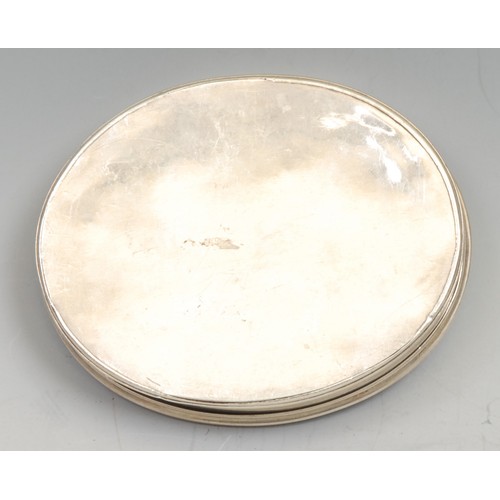 488 - A George I silver oval snuff box, quite plain, push-fitting cover, 9.5cm wide, unmarked, c.1720, 116... 