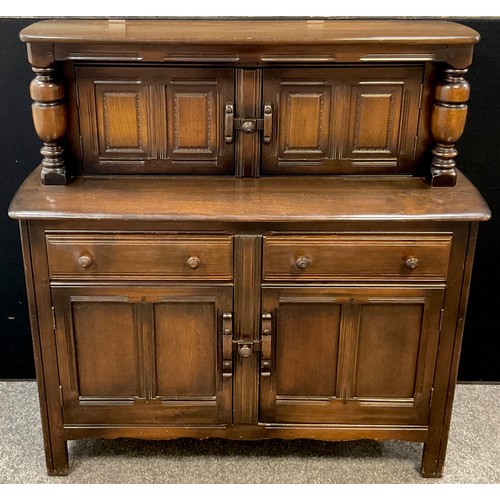 285 - An Ercol ‘Old Colonial’ elm court cupboard, 124.5cm high x 118.5cm wide x 45cm deep.