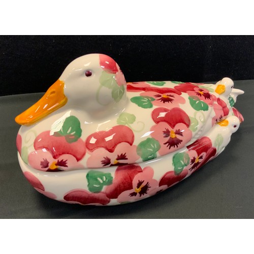 297 - A Emma Bridgewater  ‘Pink pansy duck’ lidded basket, 30cm long