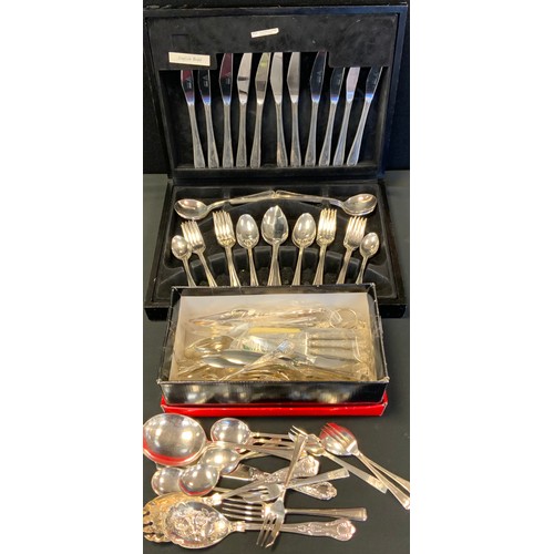 363 - A Viners English Bead pattern six setting canteen,  other assorted flatware various patterns qty