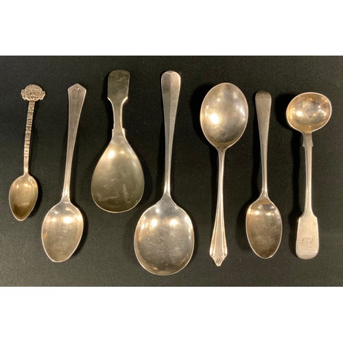 390 - A cased set of six tea spoons, Sheffield 1935; others coffee bean spoons, etc, 150g gross, silver pl... 