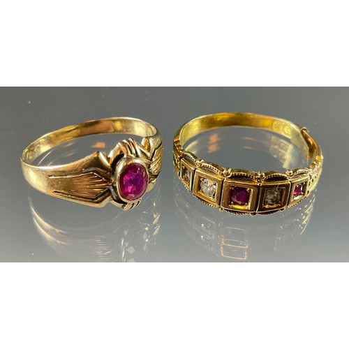 419 - A diamond and ruby five stone ring, alternate set with two diamonds and three rubies (one missing), ... 