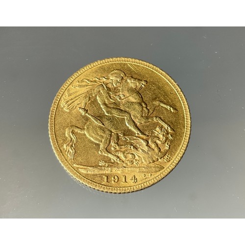 424 - A George V sovereign, London mint, 1914, 8g gross