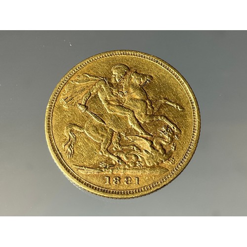 427 - A Victorian sovereign, London mint, 1881, 8g gross