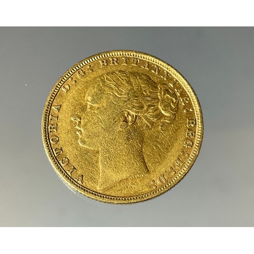 428 - A Victorian sovereign, London mint, 1884, 8g gross