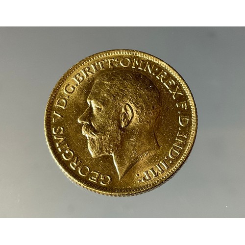 439 - A George V sovereign, Sydney mint, 1912, 8g