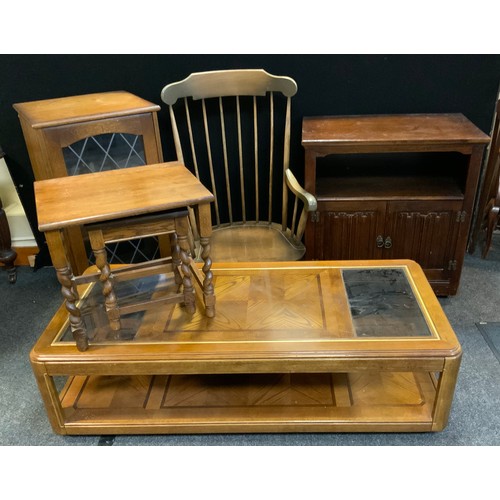 279 - A contemporary oak coffee table, glazed panels to top, walnut and oak inlaid centre panel, under-tie... 