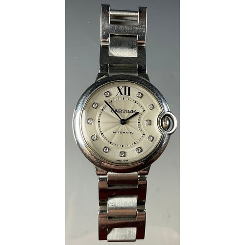 9 - Cartier - a stainless steel cased automatic Ballon Bleu wristwatch, ref 3284, textured silver dial w... 