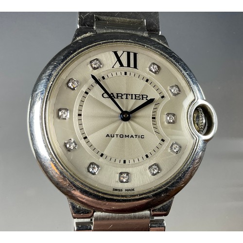 9 - Cartier - a stainless steel cased automatic Ballon Bleu wristwatch, ref 3284, textured silver dial w... 