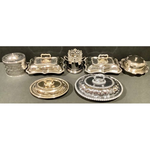 5134 - A pair of Mappin & Webb Princes Plate shaped rectangular entree dishes and covers, gadrooned borders... 