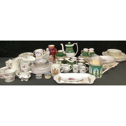 5140 - A Spode Royal Windsor part coffee service, comprising coffee pot, cream jug, coffee cans and saucers... 